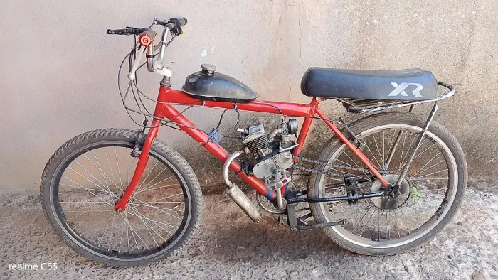Bicicleta motorizada divido no cartão