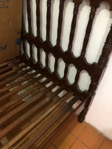 Cama de casal estilo colonial