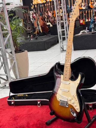 Guitarra Fender Stratocaster Made in USA modelo VG Roland garantia 