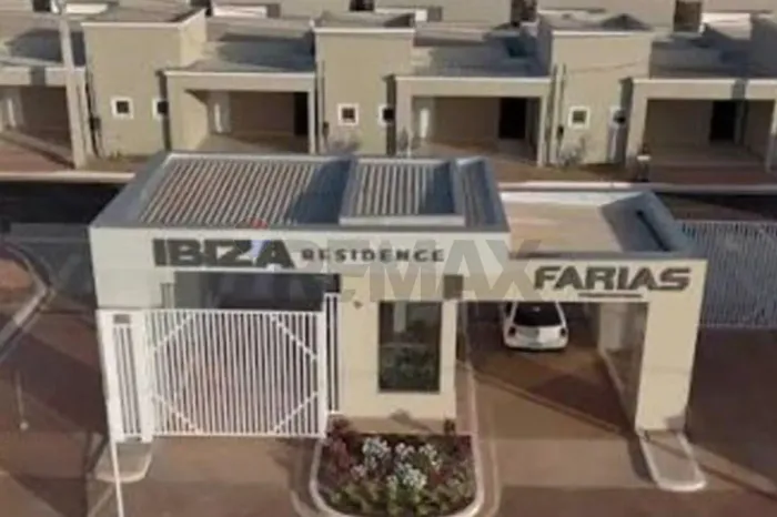 VENDO CASA DE 3 QUARTOS NO CONDOMÍNIO IBIZA