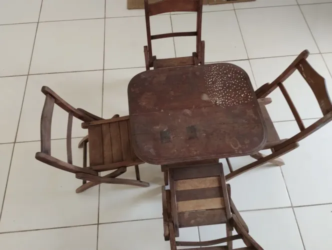 Conjunto de cadeira infantil de madeira 