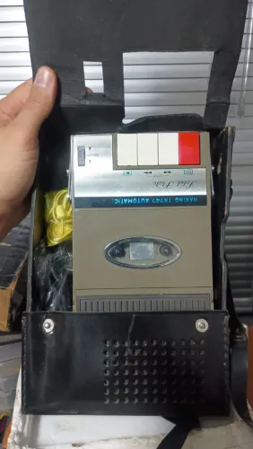 Gravador antigo na caixa item de coleção