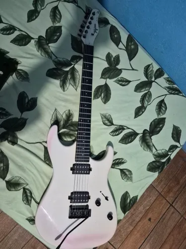 Guitarra tagima tá - 515
