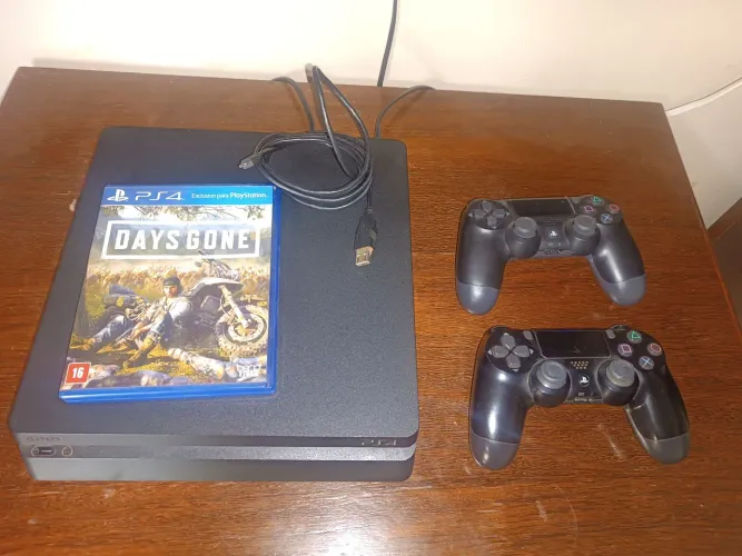 Ps4 slim 1T usado 2 manetes,uma nunca usada com Days gone mídia física 