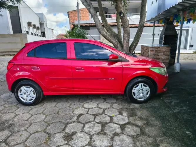 Chevrolet Onix Hatch LT 1.0 8V Flex Power Mec. 4P 2013