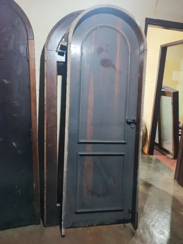 Portas e janelas de madeira 