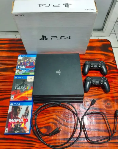 PS4 Pro 1TB + 2 controles + 3 jogos