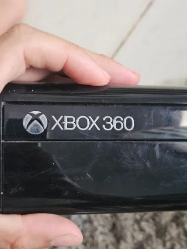 Vendo Xbox 360 original, versão travada (não desbloqueado), funcionando perfeitamente.