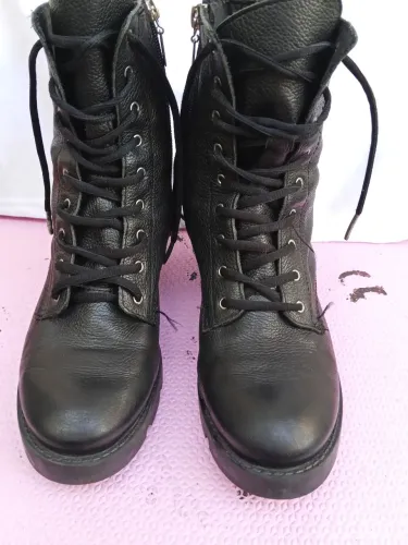 Bota feminina Shultz tamanho 37 sem o forro de dentro 