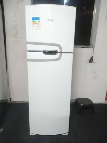 Vendo geladeira  consul frost free  em excelente  estado  funcionando perfeitamente 