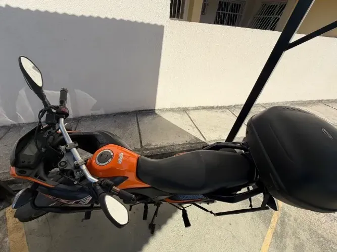 Vendo moto com ótima oportunidade.
