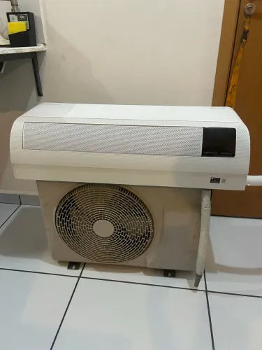 Vendo ar condicionado Samsung Windfree 12.000 btus (Defeito na placa da condensadora)