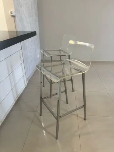 Banqueta alta de acrílico 