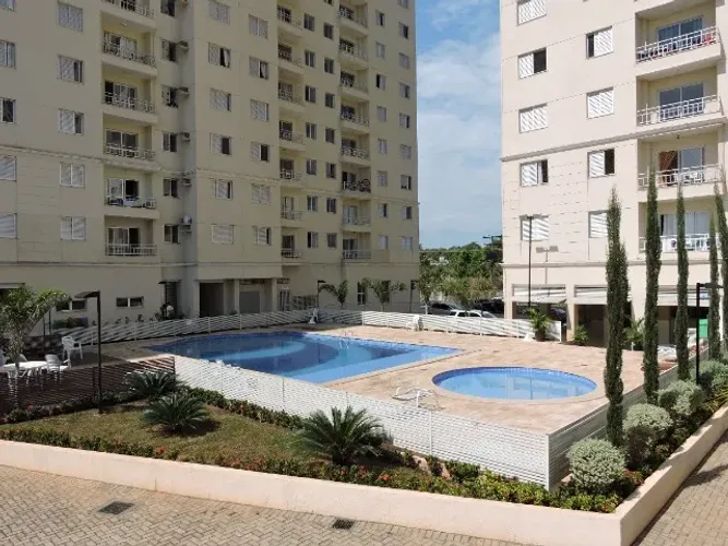Aptº mobiliado no Condomínio Felicitá, Setor Goiânia 2, com 3 quartos e 2 vagas cobertas.