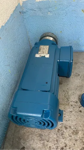 Motor de serra tipo jacaré trifásico CV 7/5 