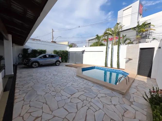 Casa à venda no bairro Jardim das Acácias em Uberlândia