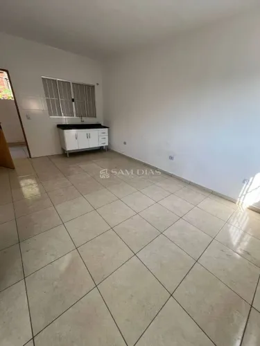 Kitnet - 1 Dormitório, Sala, Cozinha, Banheiro e Lavanderia - Vila Ayrosa - São Paulo