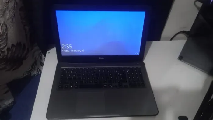 Dell Inspiron 5567 | i5 7ª Geração | 16GB RAM | Placa de Vídeo AMD 2GB | Windows Original