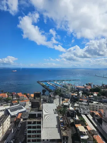 Apartamento 2/4 No Centro Vista Fantástica Para o Mar Bem Localizado !