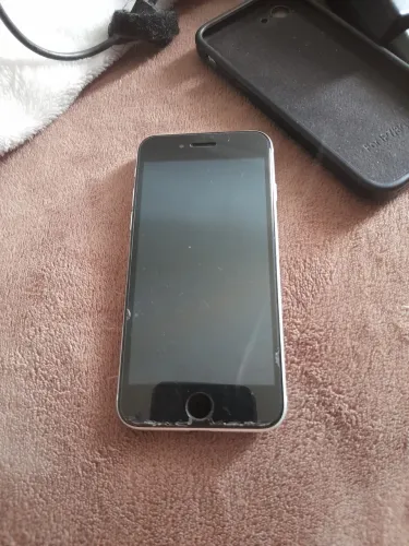 Vendo iphone SE 2 geração 128gb