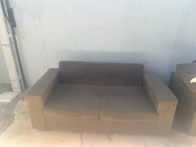 Vendo 2 sofás de 2 e 3 lugares
