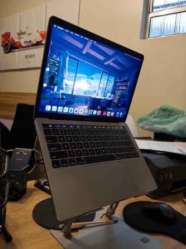 Macbook pro I7 16gb touchbar 