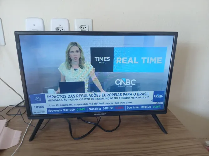 Televisão 24" polegadas Multilaser funcionando