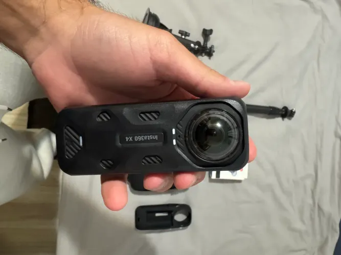 Camera Insta 360 X4