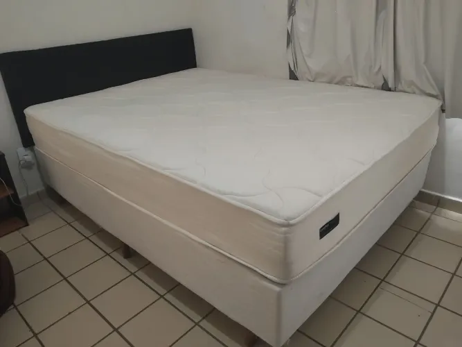 Cama box casal colchão molas ensacada usada apenas 2 meses 