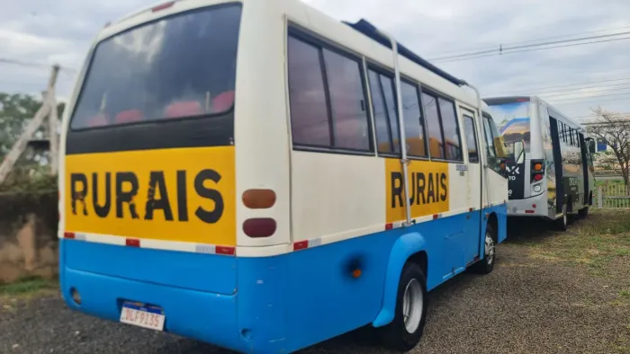 Microônibus Agrale executivo ano 2003
