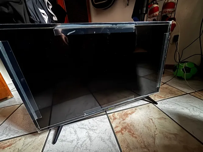 Televisão para conserto ou retirada de peças