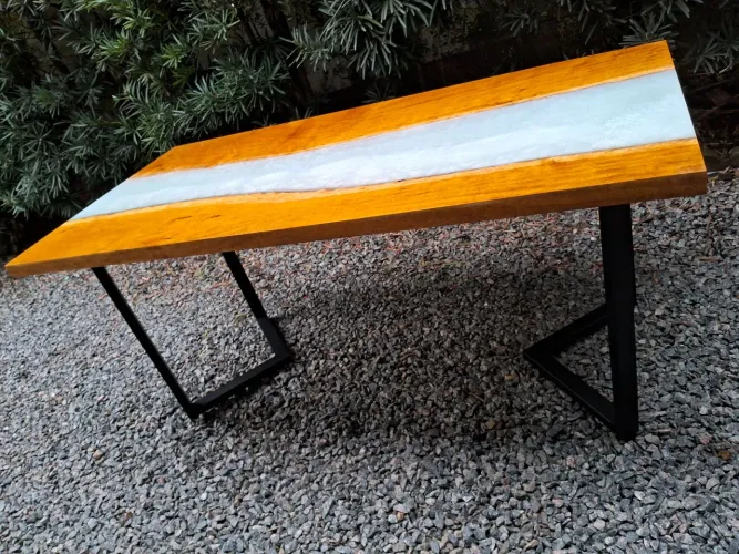 Mesa Rivertable