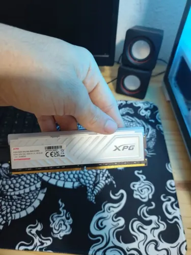 Performance: 16GB DDR4 3200MHz - Impecável; Seminova