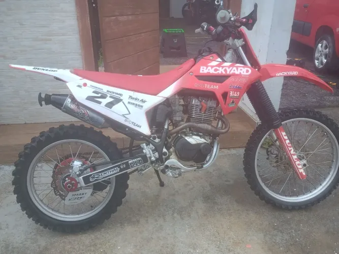 CRF 230 muito boa 