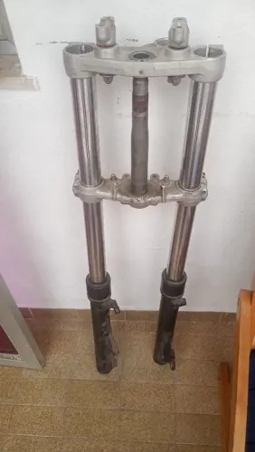 MESA SUPERIOR, COPO E BENGALA ESQUERDA BOAS. LANDER 250