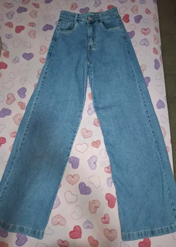 calça jeans no modelo wide leg