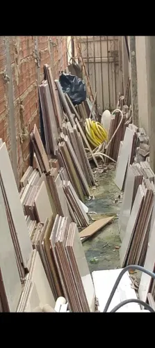 Vendo.pisos sortidos tem vários porcelanatos