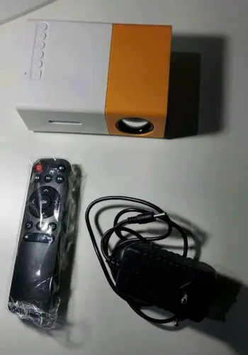 Projetor HY300 novo