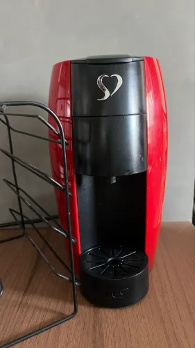 Cafeteira 3 Corações Love + suporte cápsulas