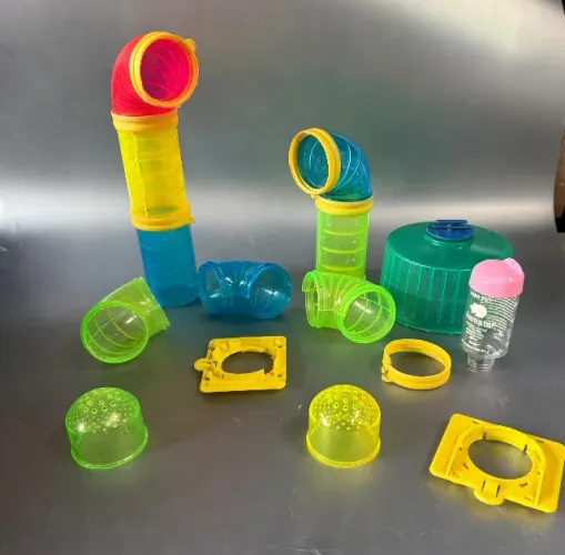 kit de acessórios para hamster inclui tubos acrílicos modulares, um bebedouro e conectores