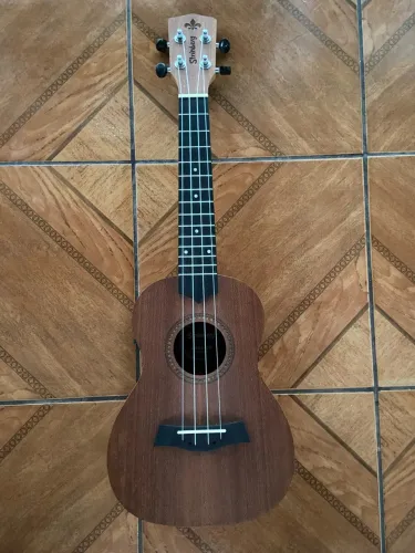 Ukulele Concerto Eletroacústico Strinberg UK06CE