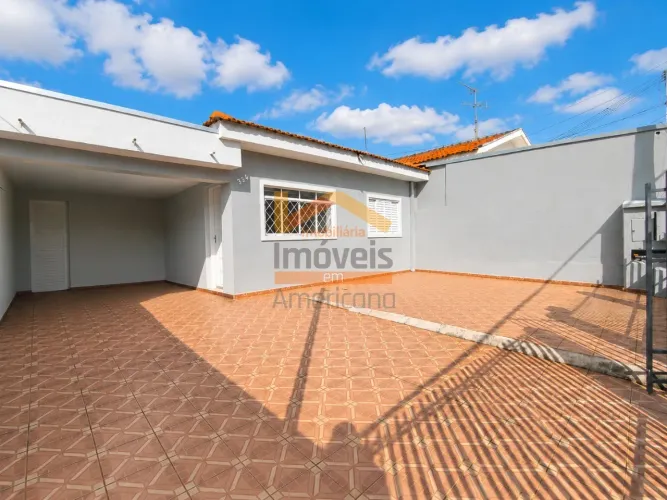 Casa de 4 quartos com 4 vagas na Cidade Jardim II, Americana-SP: 130m², suíte e 2 salas!