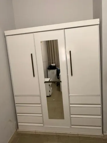 GUARDA ROUPAS.