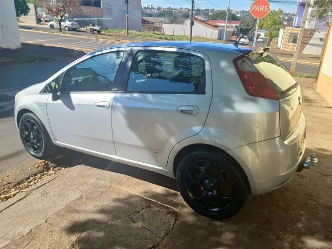 Fiat Punto Essence 1.6 Flex 16V 5P 2012