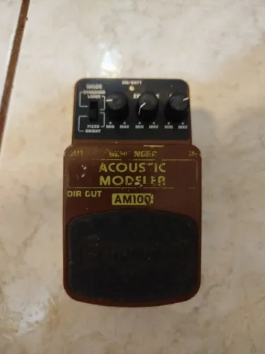 Pedal AM 100 Behringer