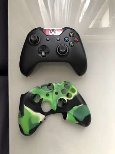 Controle xbox one (Usado) + capa de controle 