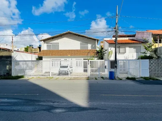 Co-housing completo na melhor localização da Coroa do Meio, 8 apartamentos, 1000m2 totais