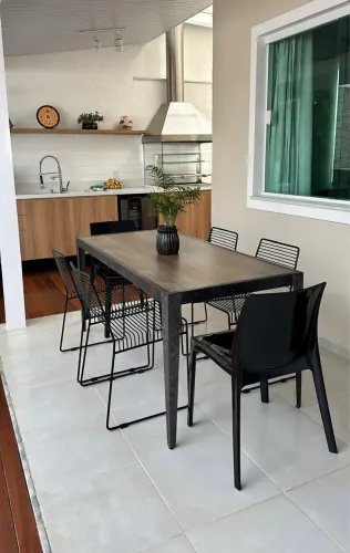 Mesa de jantar + 6 cadeiras (Tok&Stok) - novas.