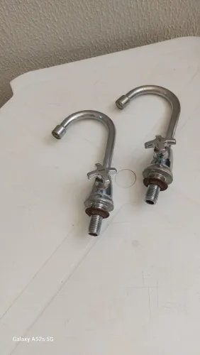 2 torneiras cromada deca para lavatório banheiro usadas porém em ótima condições 210 as d