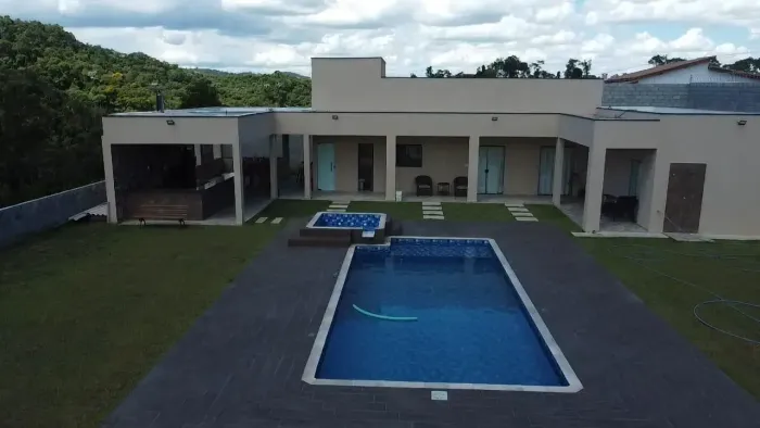 CHÁCARA EM IGARATÁ COM CASA EM ATÉ 180 DIAS